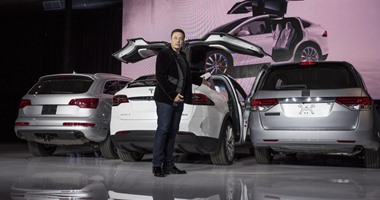تسلا تستدعى 2700 سيارة Model X رباعية الدفع بسبب عطل فنى