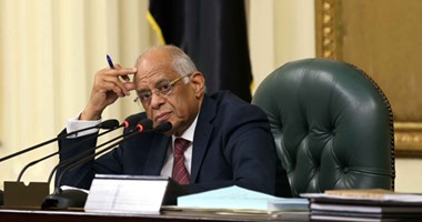 على عبد العال يحذر نائبًا بإخراجه من قاعة البرلمان: "السلام ممنوع بالجلسة"
