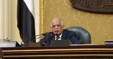 على عبد العال يجتمع مع خالد يوسف فى مكتبه بعد رفع الجلسة العامة