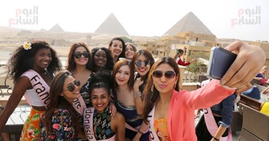 ملكات جمال العالم يروجن للسياحة المصرية تحت سفح الأهرامات