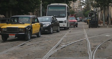 بالصور.. طرق الإسكندرية المدمرة تهدد أرواح الأهالى.. ميناء البصل والورديان وأم زغيو وخط العجمى قنابل موقوتة.. وانتشار المطبات الصناعية العشوائية.. ونائب الدخيلة:70% من الشوارع غير قابلة للسير
