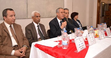 بالصور.. منتدى حوارى بجامعة السويس لمناقشة مشكلات الطلاب