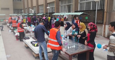 بالصور.. طلاب تربية المنصورة ينظمون مبادرة لتدريس الكيمياء عمليا