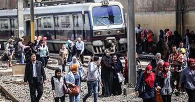 توقف قطار بمحطة مترو العتبة بسبب عطل فى الأبواب وإنزال الركاب