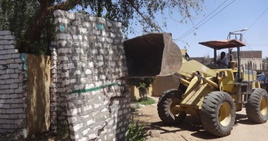 بالصور.. تنفيذ 10 قرارات إزالة خلال حملة بمدينة الأقصر