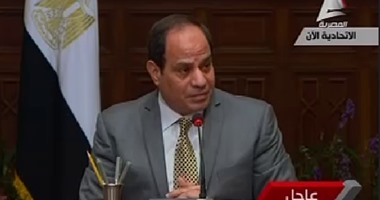 السيسي: النقابات لها دور هام و"بلاش نشتغل ببعد سياسى"