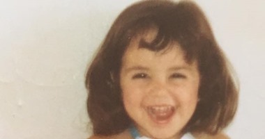 شاهد.. شيرى عادل طفلة جميلة بــ"البيكينى" على فيس بوك