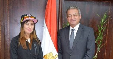وزير الرياضة يستقبل ابتسام زايد أول لاعبة الدراجات تتأهل للأولمبياد