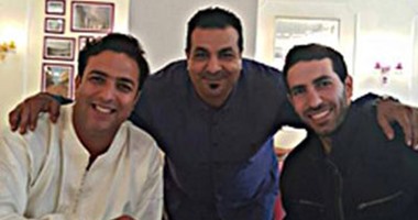 صورة تجمع بين ميدو بالجلباب وأبوتريكة