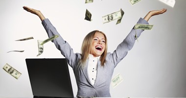 الشوبنج والهدايا .. حكايات الشباب عن ذكريات أول مرتب 