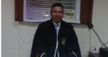 بالصور.. رسالة عن "دور شبكات التواصل فى تشكيل اتجاهات الشباب" تؤكد: "اليوم السابع" الأكثر تفاعلية وحيادية على "فيس بوك".. لغة الموقع سهلة والتعليقات متنوعة وتقبل اختلاف وجهات النظر