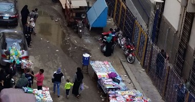 حى المرج يصادر إشغالات الباعة الجائلين بمحيط مترو الأنفاق ويتبرع بها 