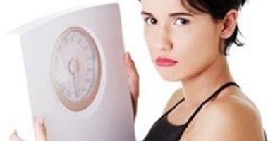 "أكيد بايظ" .. أشهر ردود فعل البنات بعد ما بيوزنوا نفسهم ..يهده الدايت