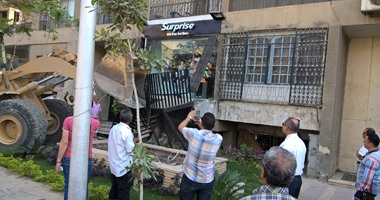 بالصور.. حى المعادى يداهم المحلات المخالفة المقامة داخل الشقق السكنية