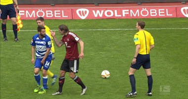 إيقاف لاعب هولندى 3 مباريات لتهديد منافسه فى الدورى الألمانى بالقتل
