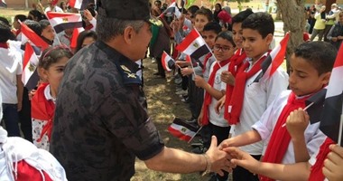 بالصور..زيارة مدير الإدارة العامة للأمن المركزى لمدرسة الشهيد محمود أبوالمجد