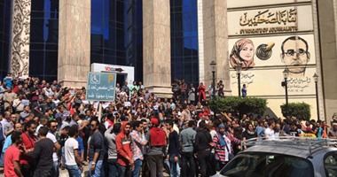 الصيد فى الماء العكر.. موقع الـ"CNN" بالعربية يستهدف استقرار مصر.. ويتخذ من طارق الزمر مصدرا للتحدث عن احتجاجات اليوم.. و"رويترز" تزعم استخدام القوة ضد المتظاهرين دون توثيق بصور أو فيديو