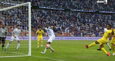 بالفيديو.. الهلال يضيق الخناق على الأهلى حول قمة الدورى السعودى