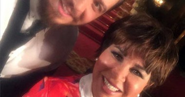 محمد قماح يغنى "سواح وعلى رمش عيونها" مع "ماما نجوى" فى "بيت العائلة"