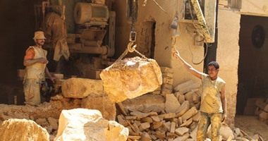بالصور.. من جبال "طرة" لـ"ورش البساتين".. قصة حجر