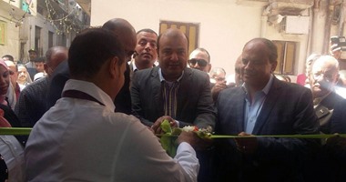 وزير التموين يفتتح منفذا لبيع السلع الغذائية بأسعار مخفضة بالإسكندرية