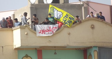 بالصور.. ألتراس طنطا يحاصر الاستاد والأمن يتفاوض معهم