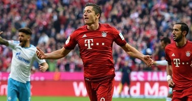 بالفيديو..  5 نقاط تفصل بايرن ميونخ عن لقب البوندزليجا بعد ثلاثية شالكة