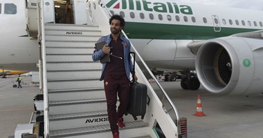 بالصور.. محمد صلاح يصل مع فريقة روما لمواجهة أتلانتا
