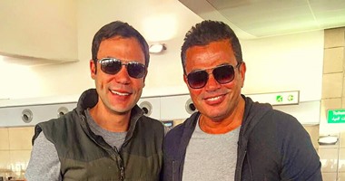 محمد إمام ينشر صورة له مع الهضبة معلقا: "العشق الذى لا ينتهى"