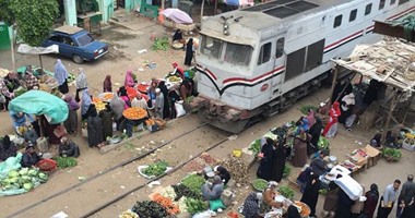هبوط أرضى أسفل القضبان يعطل حركة قطارات المنصورة - طنطا 