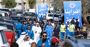 بالصور.. عمال النفط يبدأون إضرابا فى الكويت احتجاجا على مشروع البديل الإستراتيجى