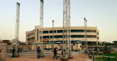 بالصور.. استعدادات الجامعة المصرية الروسية لحفل محمد حماقى
