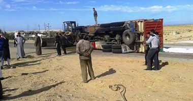 بالصور.. الطريق الدولى بشمال سيناء يتحول لممر الموت.. حوادث سير بالجملة ومطالب بإعادة كفاءة الطريق بدلا من ترقيعه وإنشاء 4 حارات إضافية.. تحويل مستشفى رمانة لاستقبال الطوارئ لإنقاذ أرواح الضحايا 
