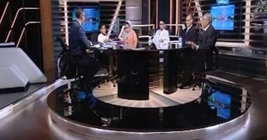 طلاب يشكون صعوبة المناهج التعليمية لـ"خالد صلاح": تعتمد على الحشو