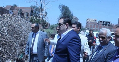 محافظ الفيوم يتفقد الخدمات بمنطقة الصيفية