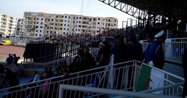 بالصور.. توافد الجماهير الجزائرية على ملعب مباراة الزمالك وبجاية