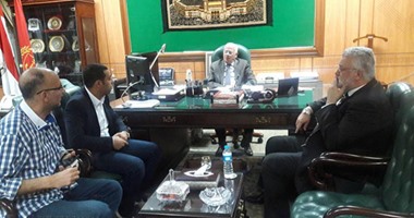 محافظ بورسعيد يبحث سبل الإرتقاء بالمنظومة الصحية مع عميد طب القناة 