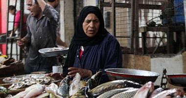 "السمك بينادى الأكيلة".. الركود يسيطر على سوق الأسماك