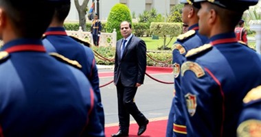 السيسى يصل مطار القاهرة لاستقبال ولى عهد أبو ظبى