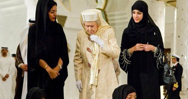 4 صور للملكة إليزابيث أثناء جولاتها احتفالا بعيد ميلادها الـ90