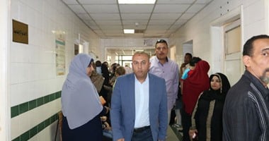  محافظ المنوفية يحيل 63 طبيبًا بمستشفى السادات للتحقيق بسبب الغياب وترك العمل