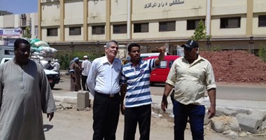 بالصور.. مساعد محافظ أسوان للمشروعات الكبرى يتفقد مدينة دراو