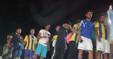 بالصور ..لاعبى طنطا يحتفلون بالصعود بالرقص فوق أتوبيس الفريق