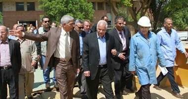 وزير النقل يطلب تقريرا شاملا عن إصلاحات ورش أبو راضى لعربات القطارات