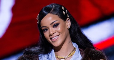 بالصور.. تكريم ريهانا وظهور مفاجئ لهيلارى كلينتون فى حفل "Black Girls Rock"
