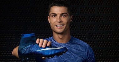 الكلاسيكو.. رونالدو يواجه برشلونة بالحذاء الأزرق