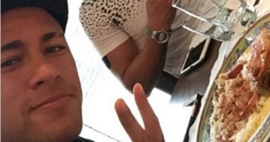 أخبار نيمار اليوم: نجم برشلونة يستعد للكلاسيكو بوليمة غداء مع أصدقائه