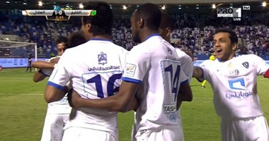 بالفيديو.. الهلال يخطف صدارة الدورى السعودى مؤقتاً بثلاثية فى الخليج