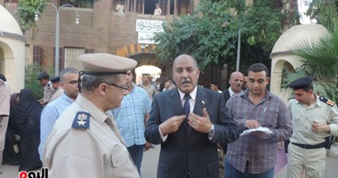 بالصور.. مدير أمن أسوان يؤكد مرور الطبيب والواعظ الدينى على المسجونين