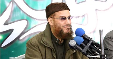 بالصور.. مؤسس الدعوة السلفية يلقى درسا فى أحد مساجد العامرية بالإسكندرية